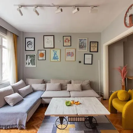 Appartement Attractive & Energetic 2br Flat W Balcony In Moda! Istambul