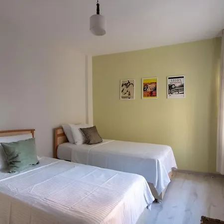 Attractive & Energetic 2br Flat W Balcony In Moda! *