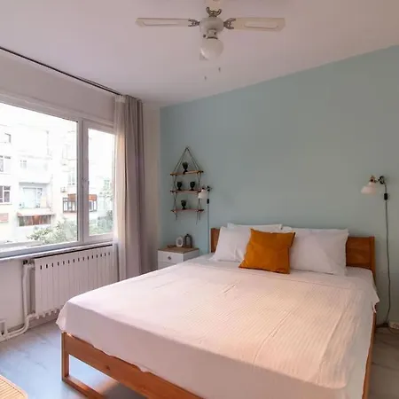 Attractive & Energetic 2br Flat W Balcony In Moda! Apartament *